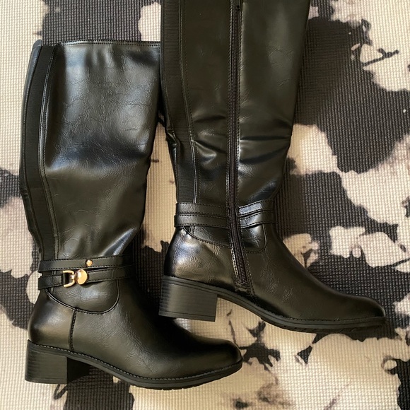 Boots - Picture 2 of 3